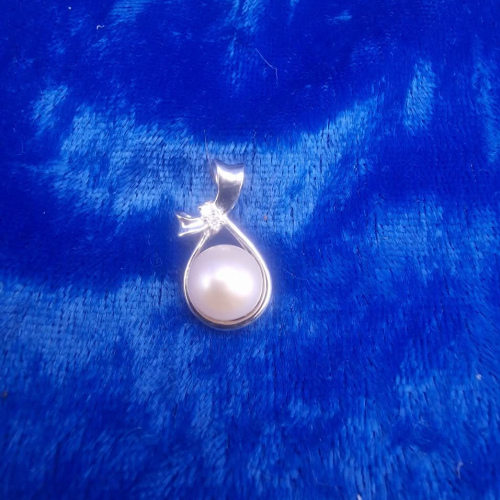 Pendant pearl with 2 small cz's
