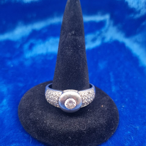 Ring size S Round cz 