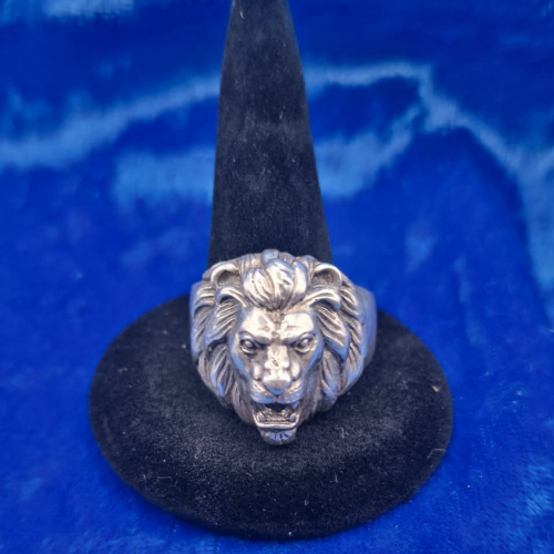 Ring size V Lion