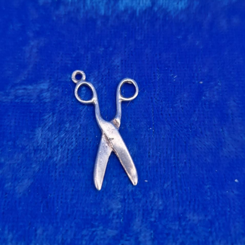 Charm scissors