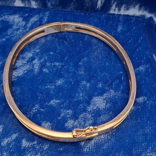 Bangle with clasp