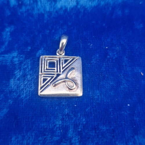Pendant geometric style