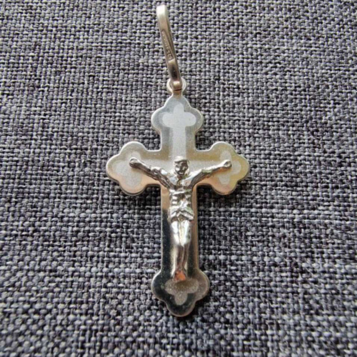 Crucifix pendant 
