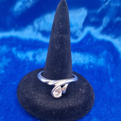 Ring size t 1/2 pear-shaped cz