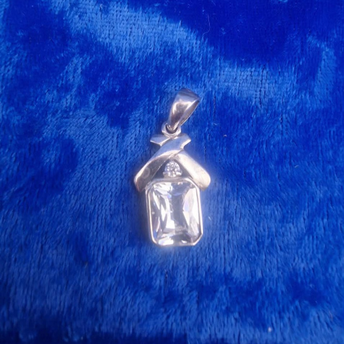 Pendant emerald-cut clear cubic zirconia stone